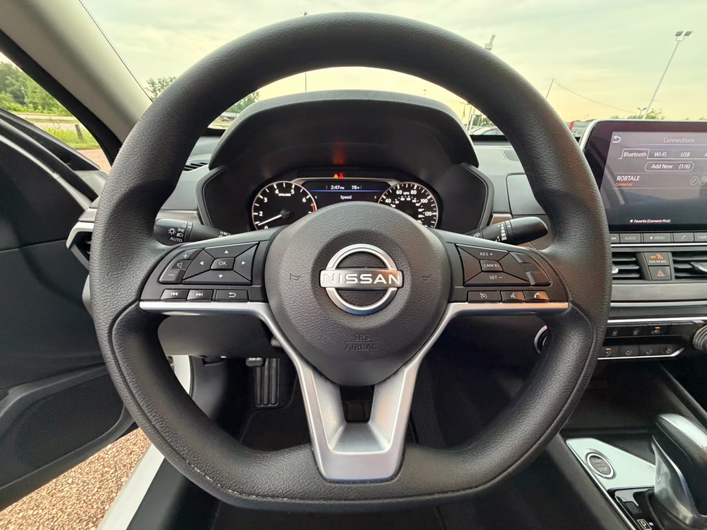 2025 Glacier White Nissan Altima SV FWD Sedan