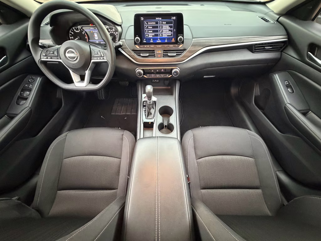 2025 Glacier White Nissan Altima SV FWD Sedan