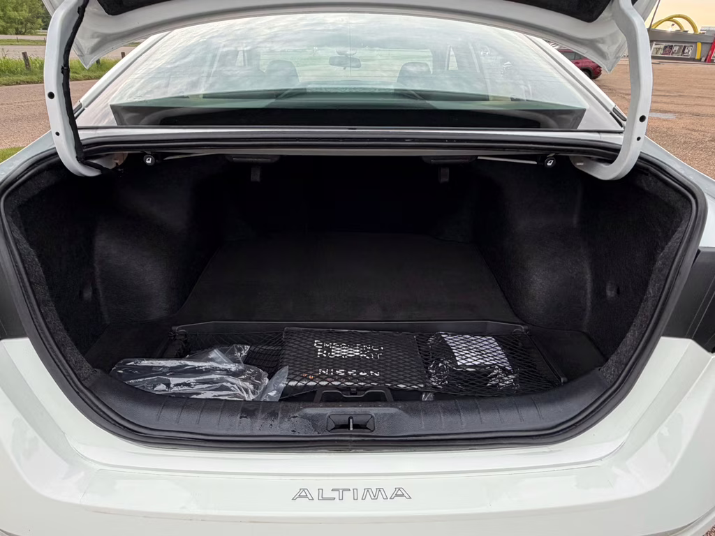 2025 Glacier White Nissan Altima SV FWD Sedan