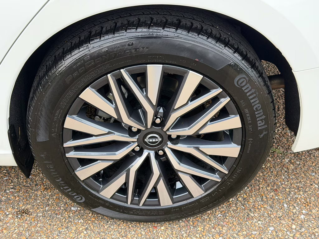 2025 Glacier White Nissan Altima SV FWD Sedan