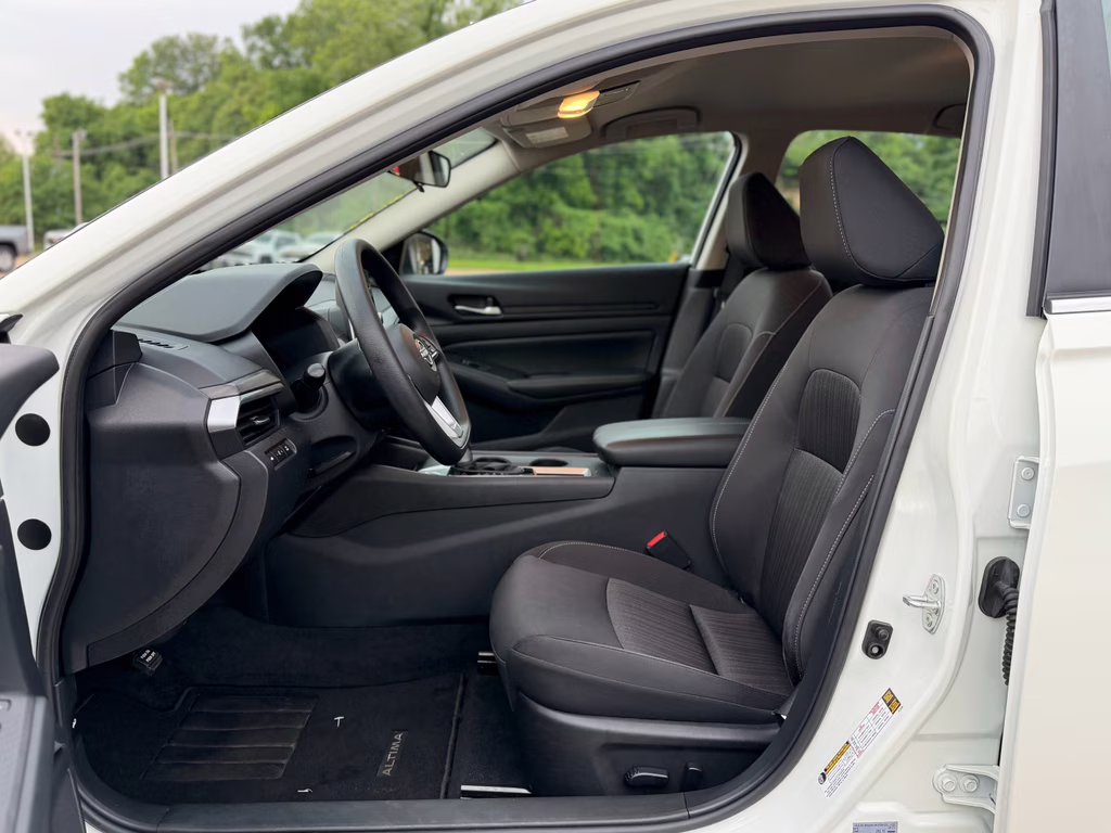 2025 Glacier White Nissan Altima SV FWD Sedan