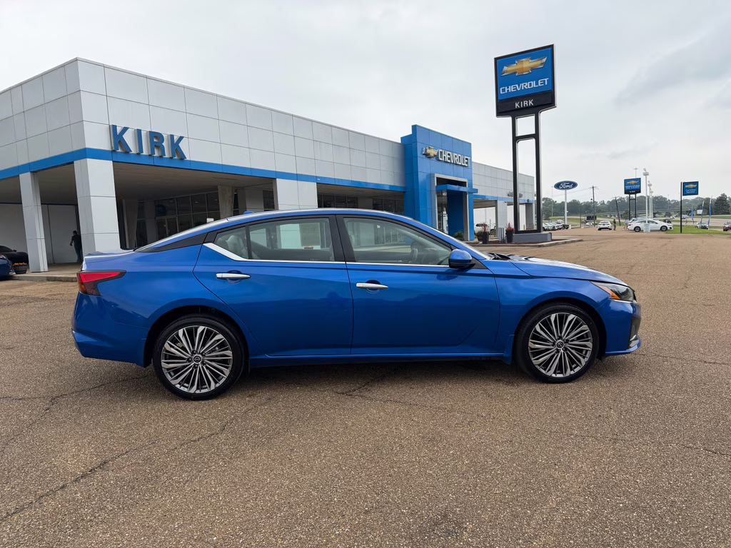 2025 Bluestone Pearl Nissan Altima SL AWD Sedan