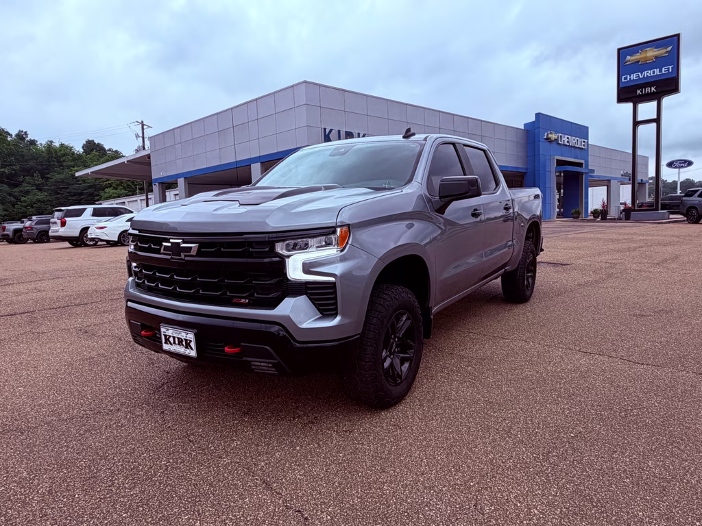 2024 Sterling Gray Metallic Chevrolet Silverado LT Trail Boss 4X4 Truck