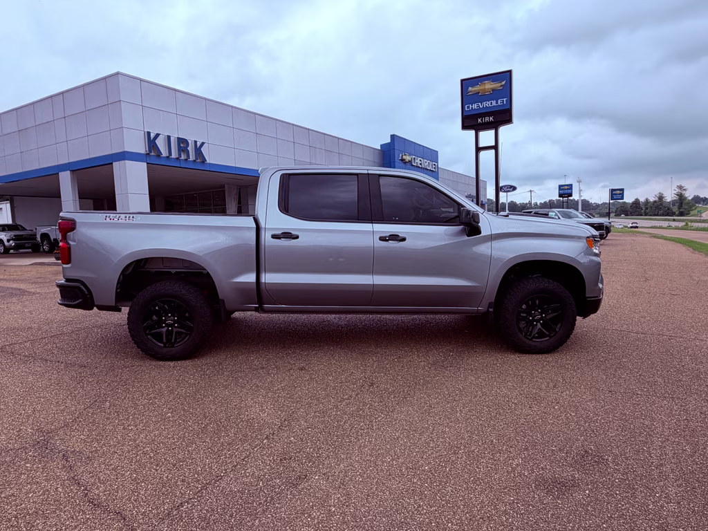 2024 Sterling Gray Metallic Chevrolet Silverado LT Trail Boss 4X4 Truck