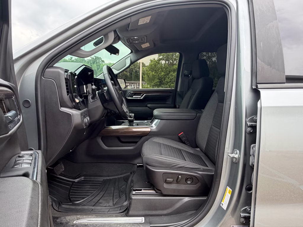 2024 Sterling Gray Metallic Chevrolet Silverado LT Trail Boss 4X4 Truck