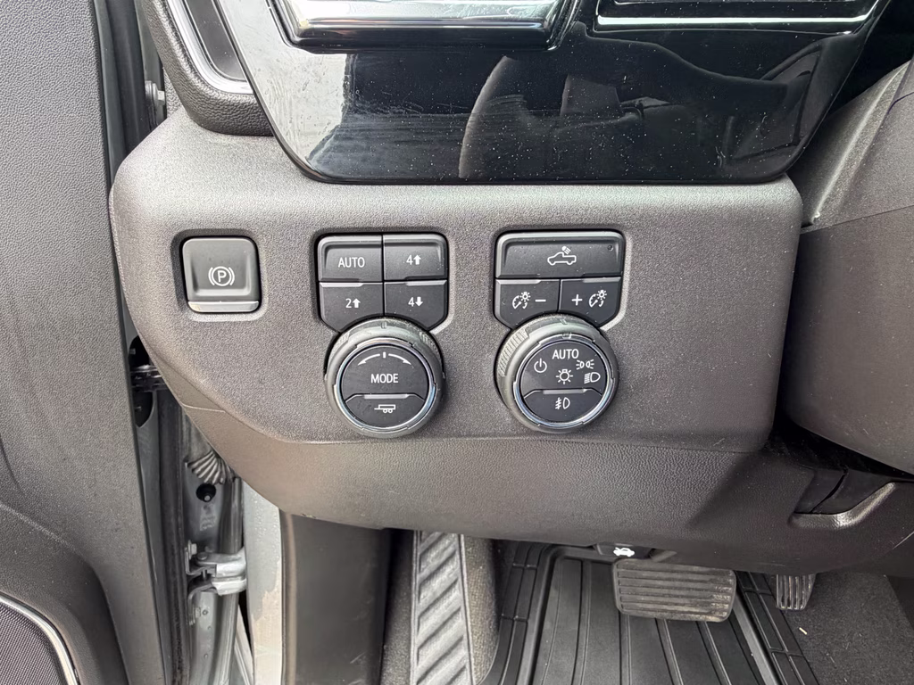 2024 Sterling Gray Metallic Chevrolet Silverado LT Trail Boss 4X4 Truck