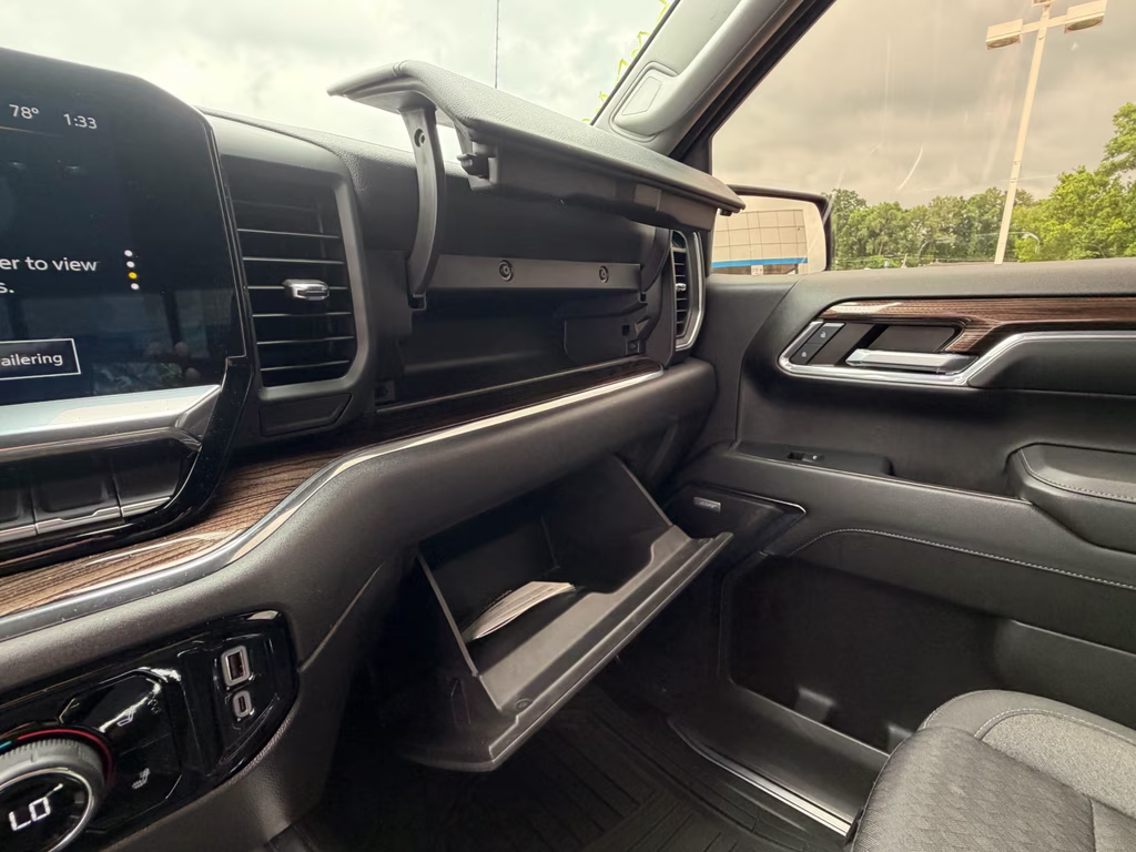 2024 Sterling Gray Metallic Chevrolet Silverado LT Trail Boss 4X4 Truck