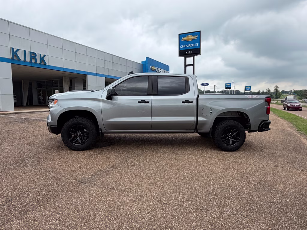 2024 Sterling Gray Metallic Chevrolet Silverado LT Trail Boss 4X4 Truck