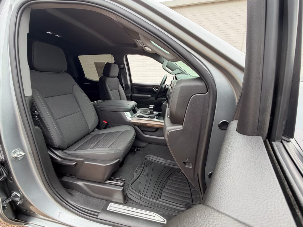 2024 Sterling Gray Metallic Chevrolet Silverado LT Trail Boss 4X4 Truck