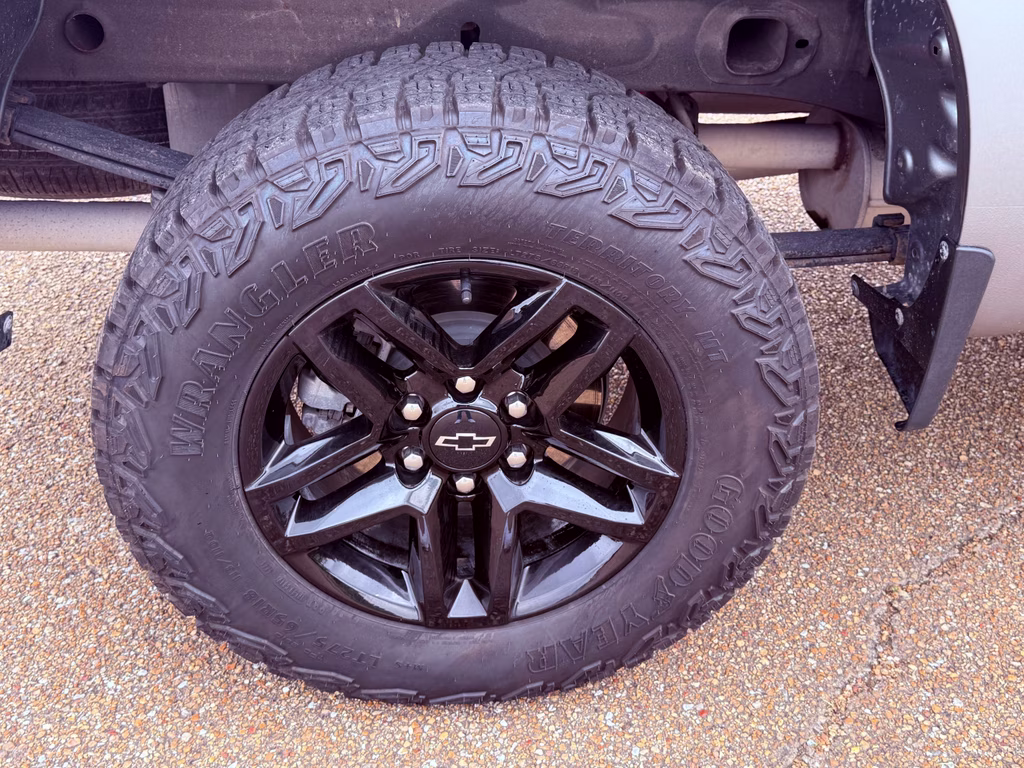 2024 Sterling Gray Metallic Chevrolet Silverado LT Trail Boss 4X4 Truck