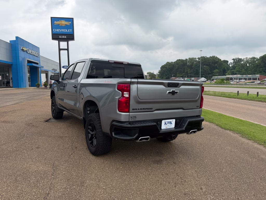 2024 Sterling Gray Metallic Chevrolet Silverado LT Trail Boss 4X4 Truck