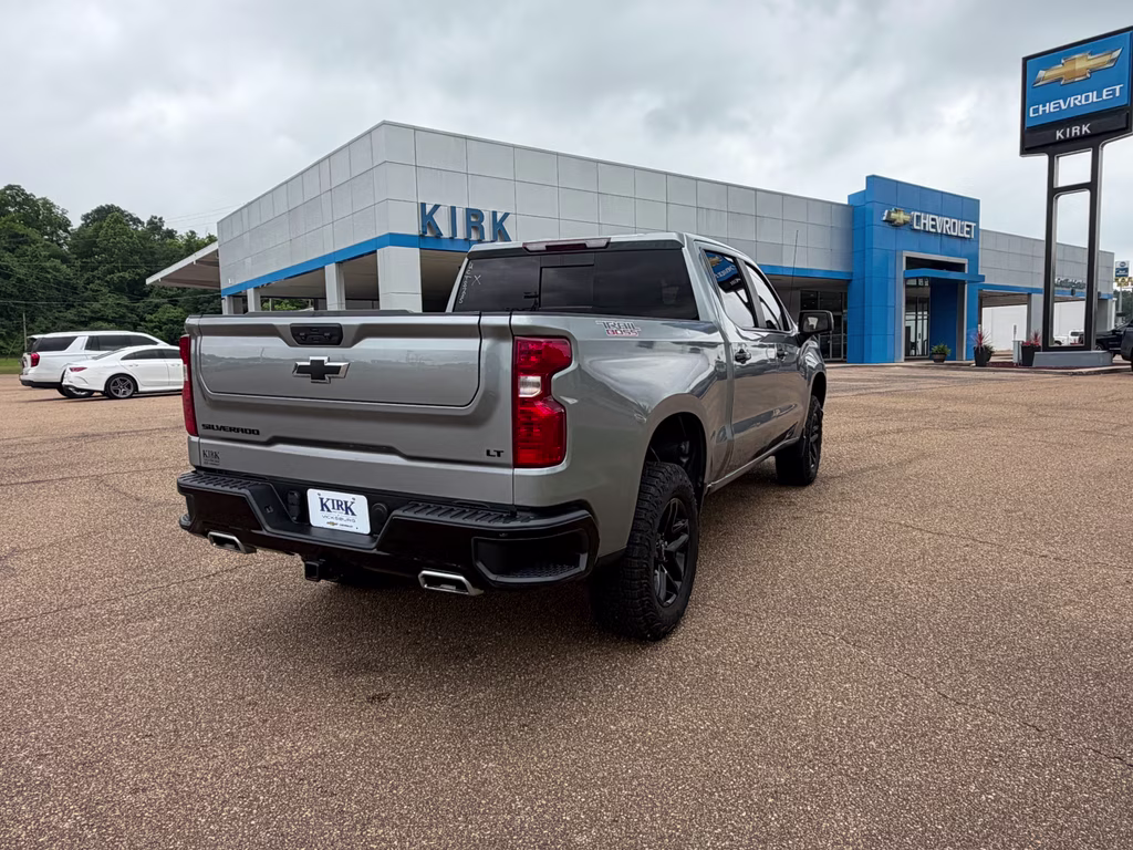 2024 Sterling Gray Metallic Chevrolet Silverado LT Trail Boss 4X4 Truck