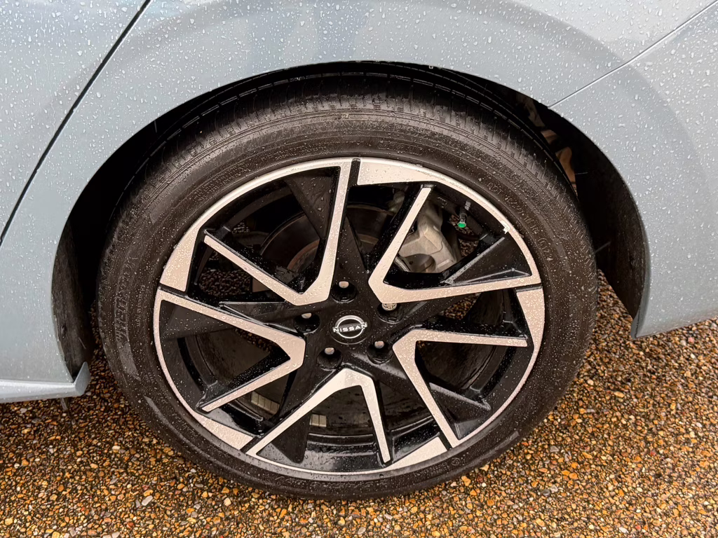 2024 Atlantic Gray Metallic/Super Black Nissan Sentra SR FWD Sedan