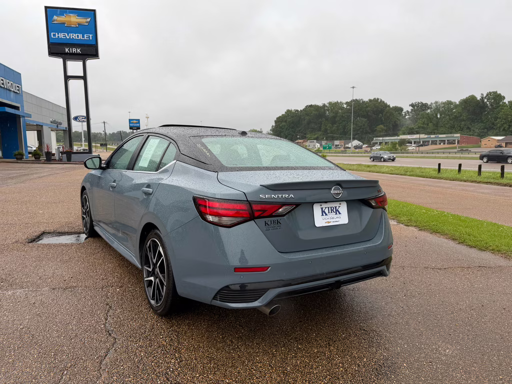 2024 Atlantic Gray Metallic/Super Black Nissan Sentra SR FWD Sedan