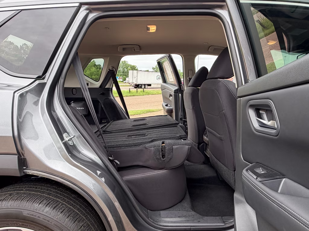2024 Gun Metallic Nissan Rogue SV FWD SUV