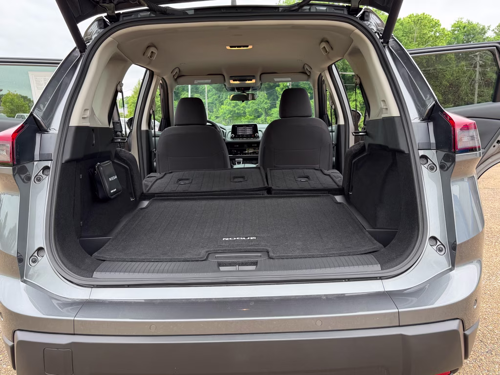 2024 Gun Metallic Nissan Rogue SV FWD SUV