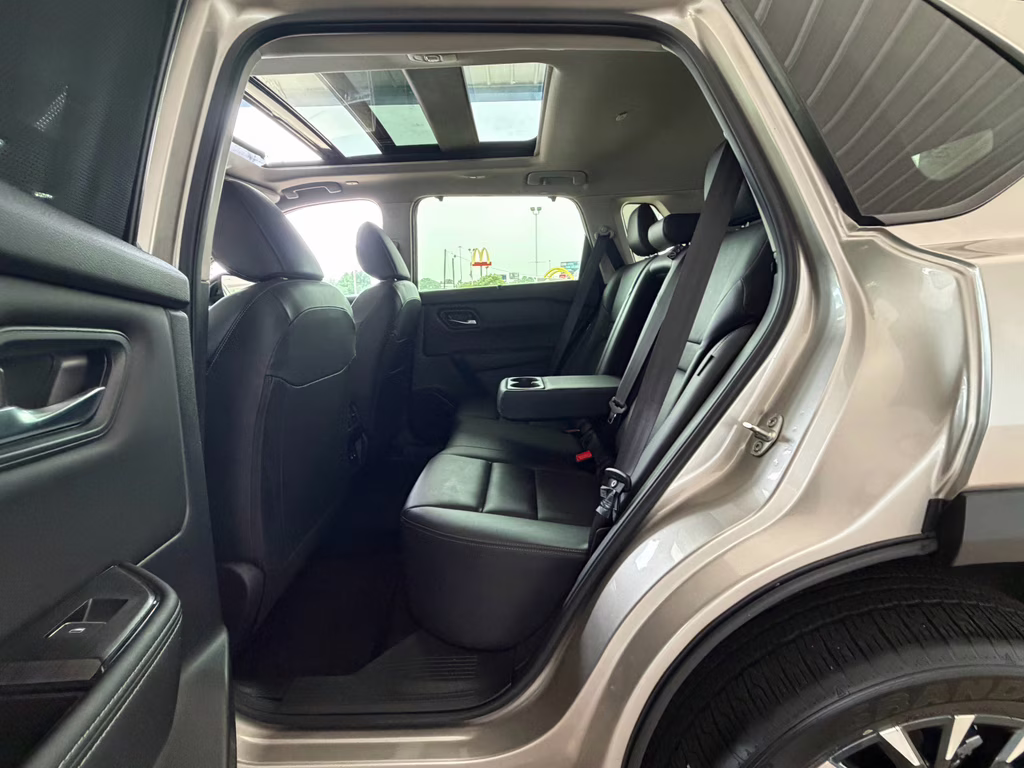 2025 Champagne Silver Metallic/Super Black Nissan Rogue SL FWD SUV