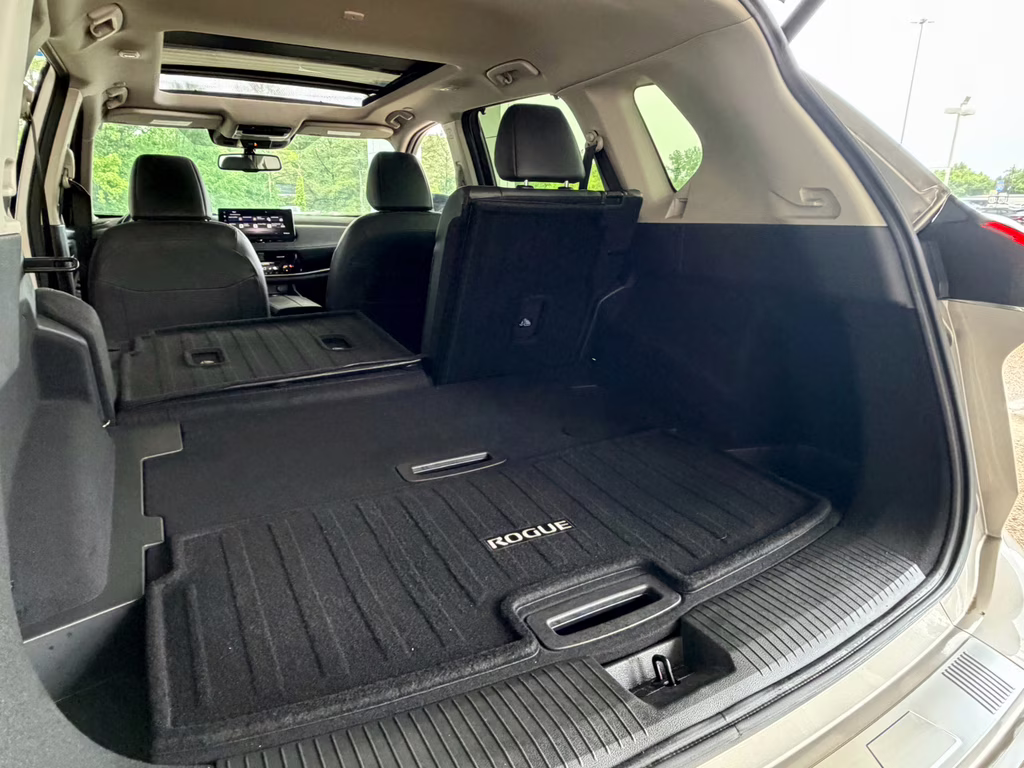 2025 Champagne Silver Metallic/Super Black Nissan Rogue SL FWD SUV
