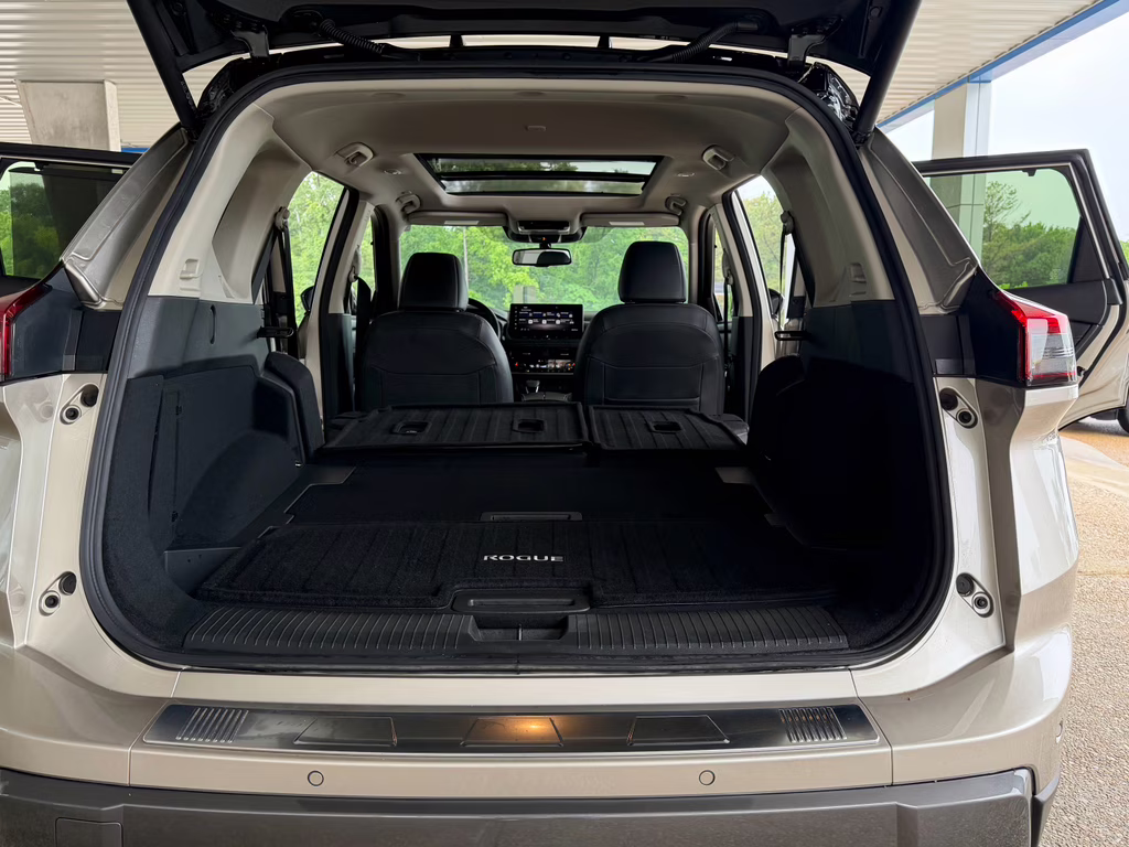 2025 Champagne Silver Metallic/Super Black Nissan Rogue SL FWD SUV