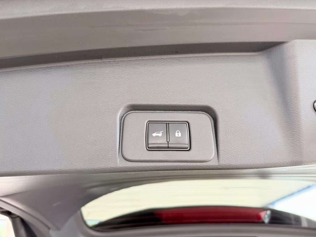 2025 Champagne Silver Metallic/Super Black Nissan Rogue SL FWD SUV