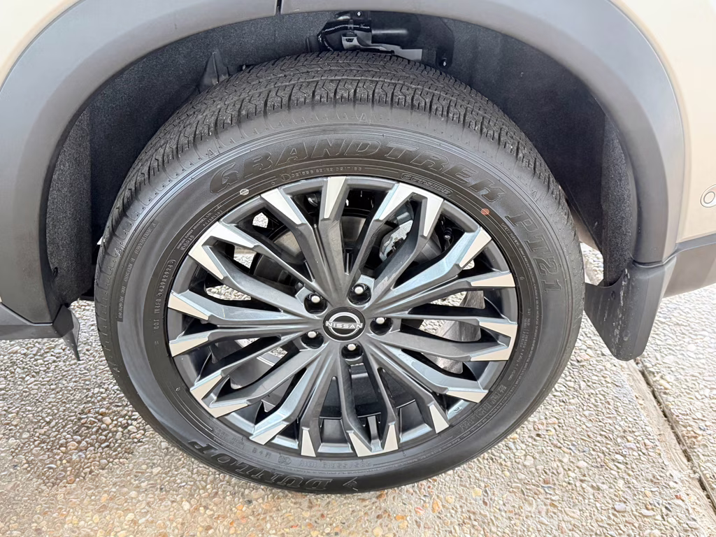 2025 Champagne Silver Metallic/Super Black Nissan Rogue SL FWD SUV