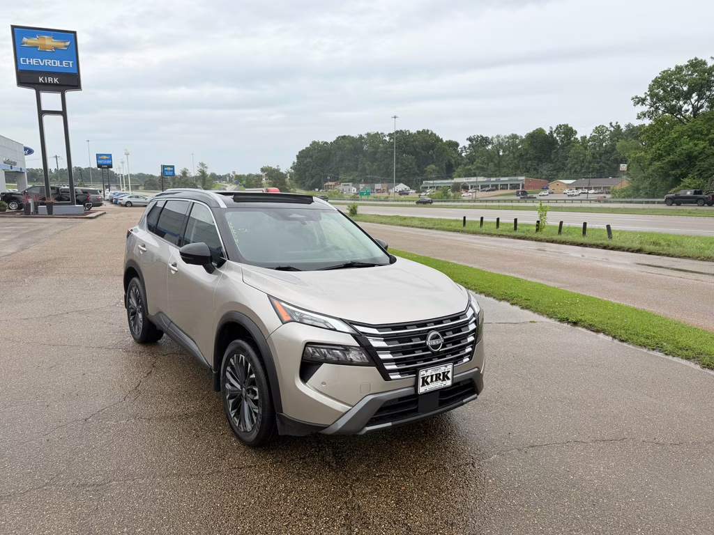 2025 Champagne Silver Metallic/Super Black Nissan Rogue SL FWD SUV
