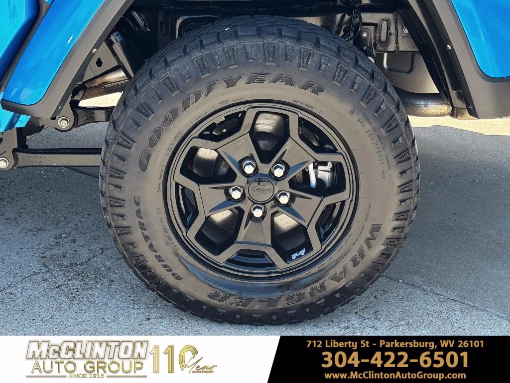 2021 Hydro Blue Pearlcoat Jeep Gladiator Willys 4X4 Truck