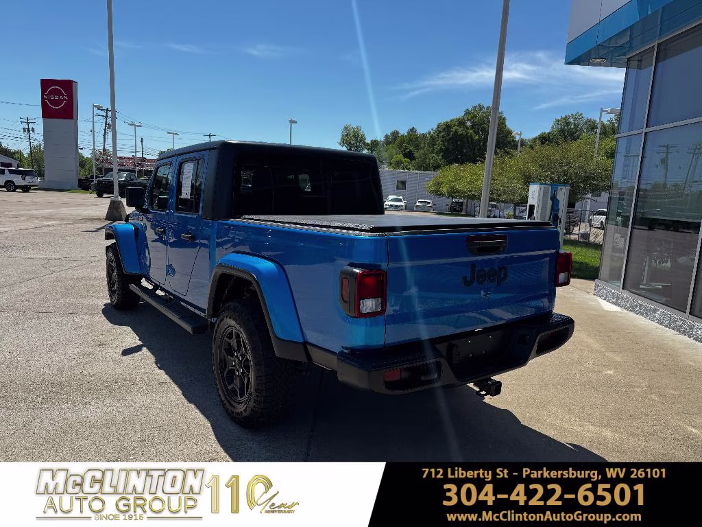 2021 Hydro Blue Pearlcoat Jeep Gladiator Willys 4X4 Truck