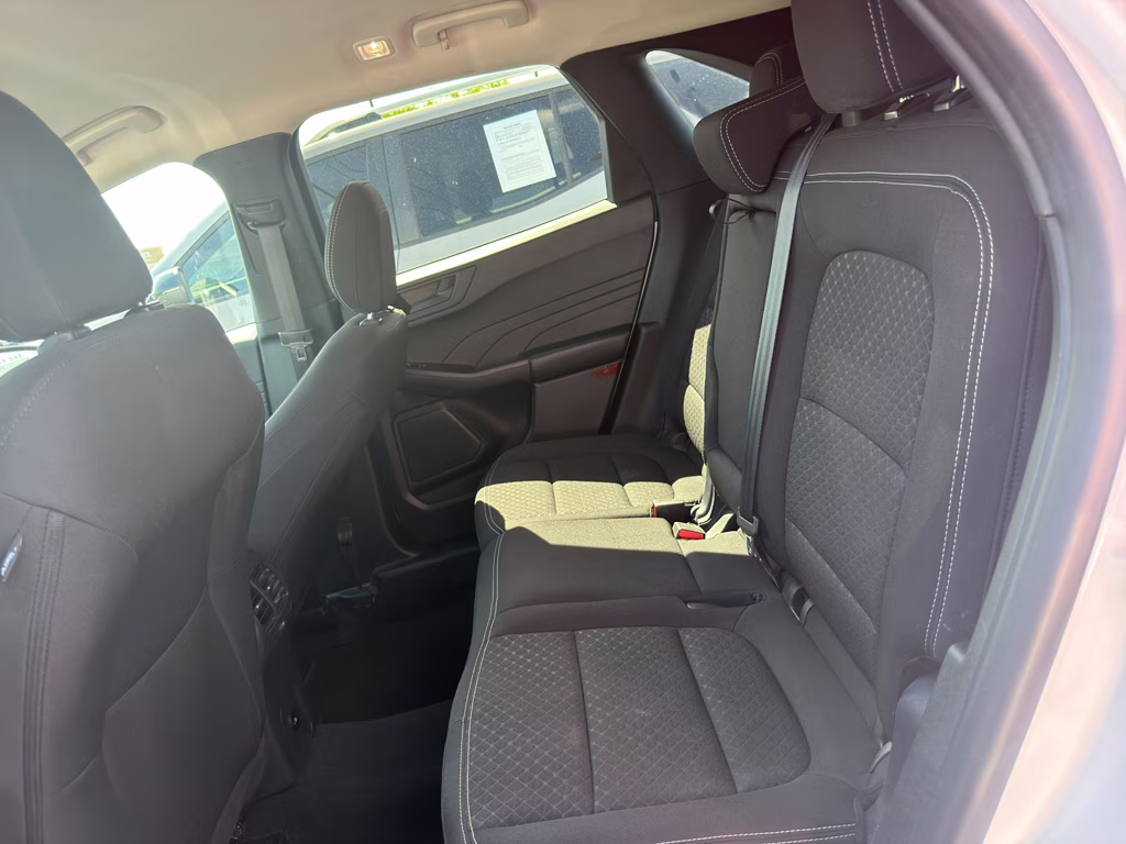 2024 Oxford White Ford Escape Active FWD SUV