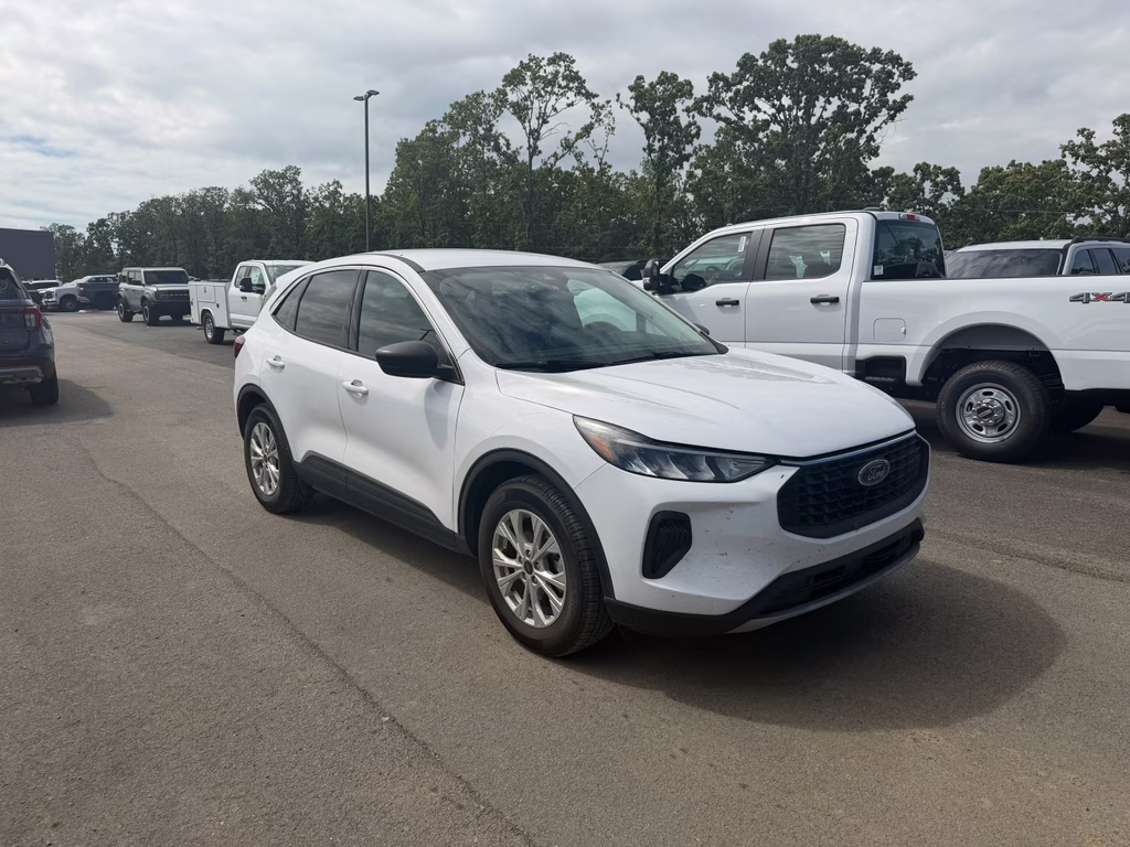 2024 Oxford White Ford Escape Active FWD SUV