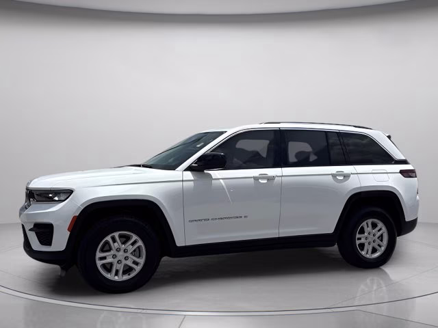2023 Bright White Clearcoat Jeep Grand Cherokee Laredo RWD SUV