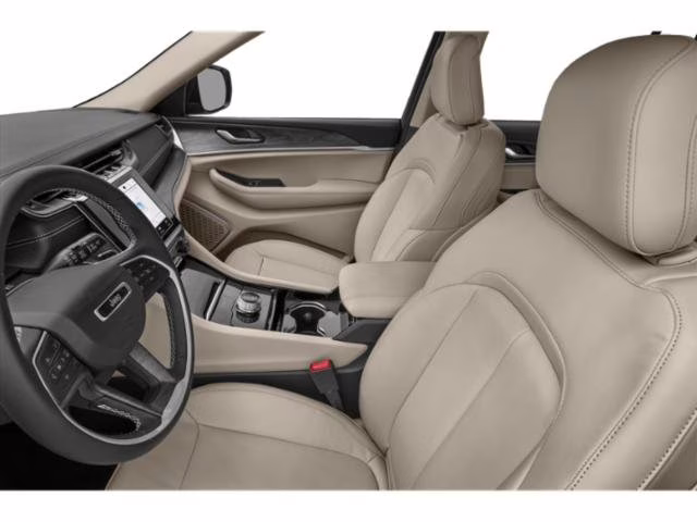 2023 Bright White Clearcoat Jeep Grand Cherokee Laredo RWD SUV