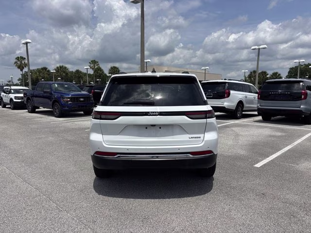 2023 Bright White Clearcoat Jeep Grand Cherokee Laredo RWD SUV