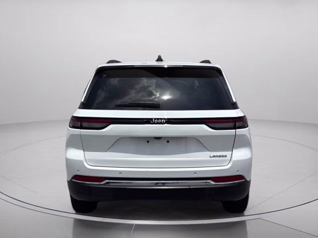 2023 Bright White Clearcoat Jeep Grand Cherokee Laredo RWD SUV