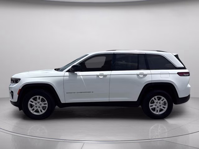 2023 Bright White Clearcoat Jeep Grand Cherokee Laredo RWD SUV