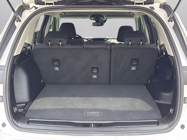 2023 Bright White Clearcoat Jeep Grand Cherokee Laredo RWD SUV
