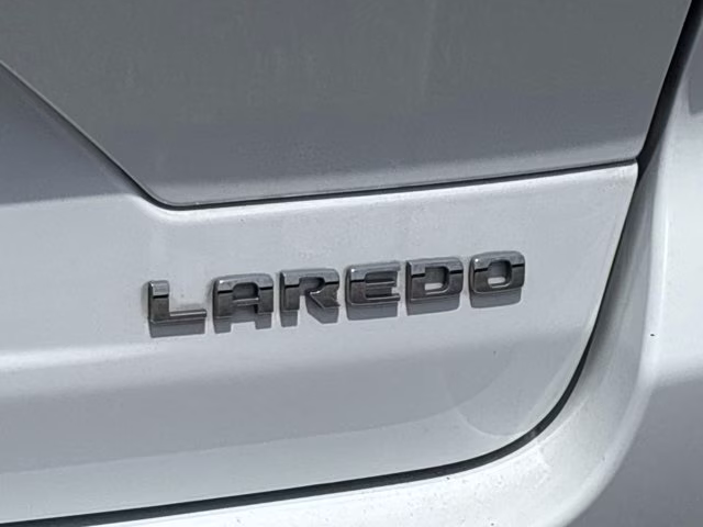 2023 Bright White Clearcoat Jeep Grand Cherokee Laredo RWD SUV