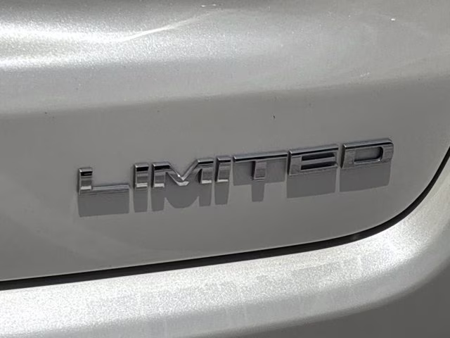 2018 Pearl White Tri-Coat Jeep Compass Limited FWD SUV
