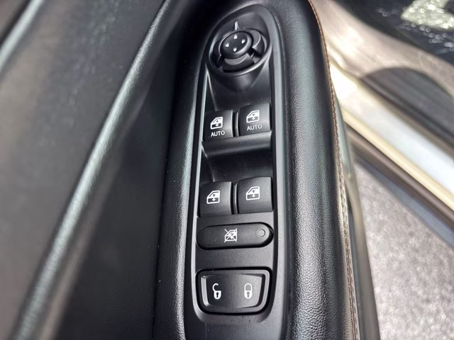 2018 Pearl White Tri-Coat Jeep Compass Limited FWD SUV
