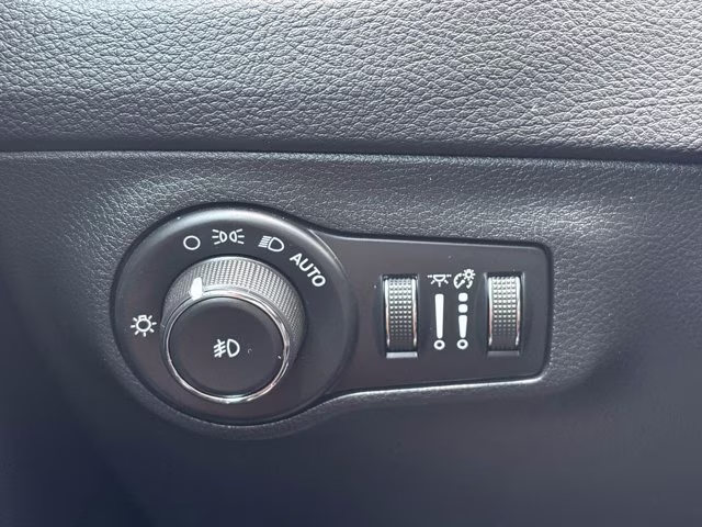 2018 Pearl White Tri-Coat Jeep Compass Limited FWD SUV