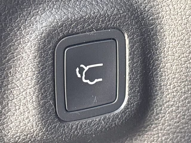 2018 Pearl White Tri-Coat Jeep Compass Limited FWD SUV