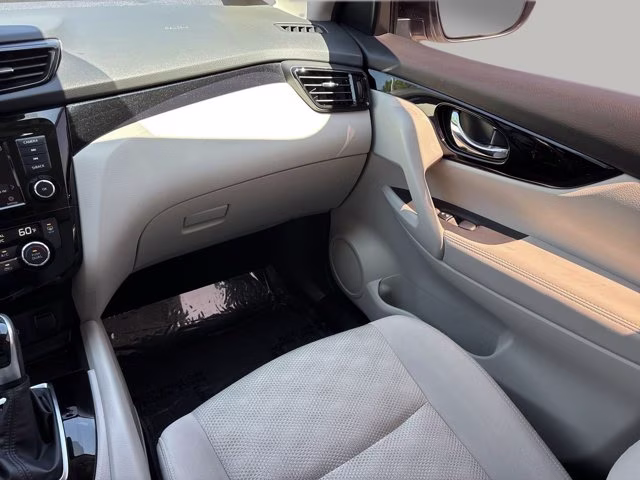 2021 Pearl White Tricoat Nissan Rogue Sport SV FWD SUV
