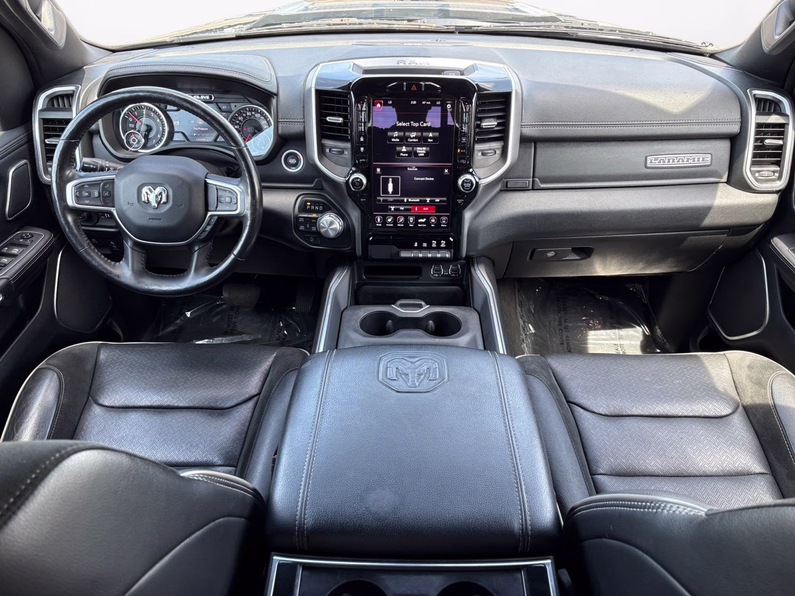 2020 Diamond Black Crystal Pearlcoat Ram 1500 Laramie 4X4 Truck