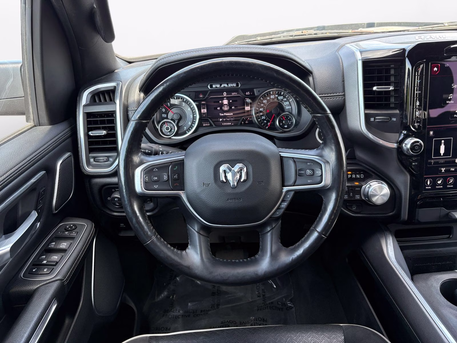 2020 Diamond Black Crystal Pearlcoat Ram 1500 Laramie 4X4 Truck