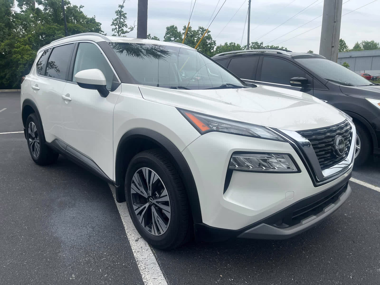 2023 Pearl White Tricoat Nissan Rogue SV FWD SUV