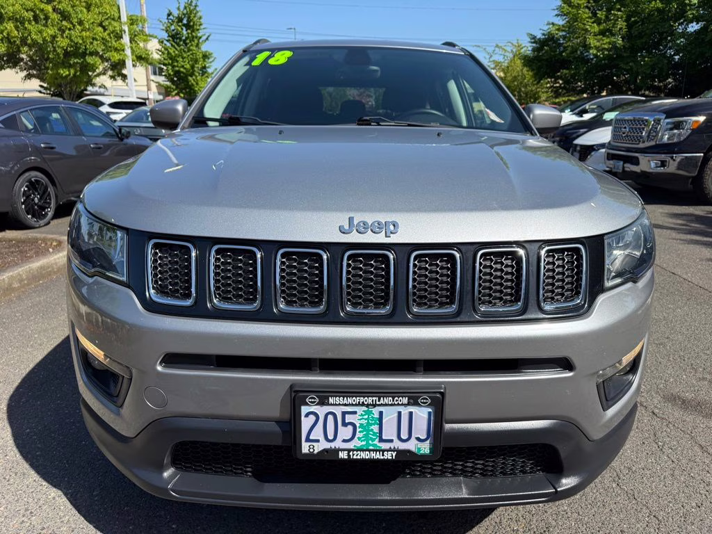 2018 Billet Silver Metallic Clearcoat Jeep Compass Latitude FWD SUV