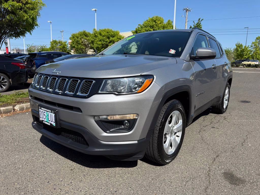 2018 Billet Silver Metallic Clearcoat Jeep Compass Latitude FWD SUV