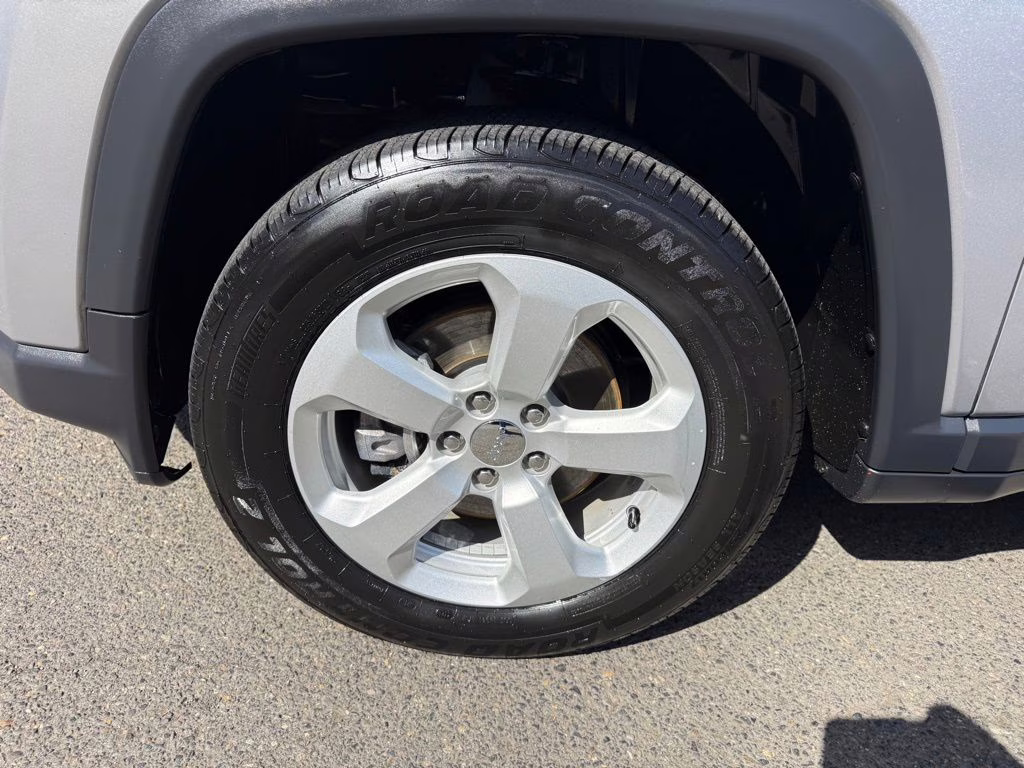 2018 Billet Silver Metallic Clearcoat Jeep Compass Latitude FWD SUV
