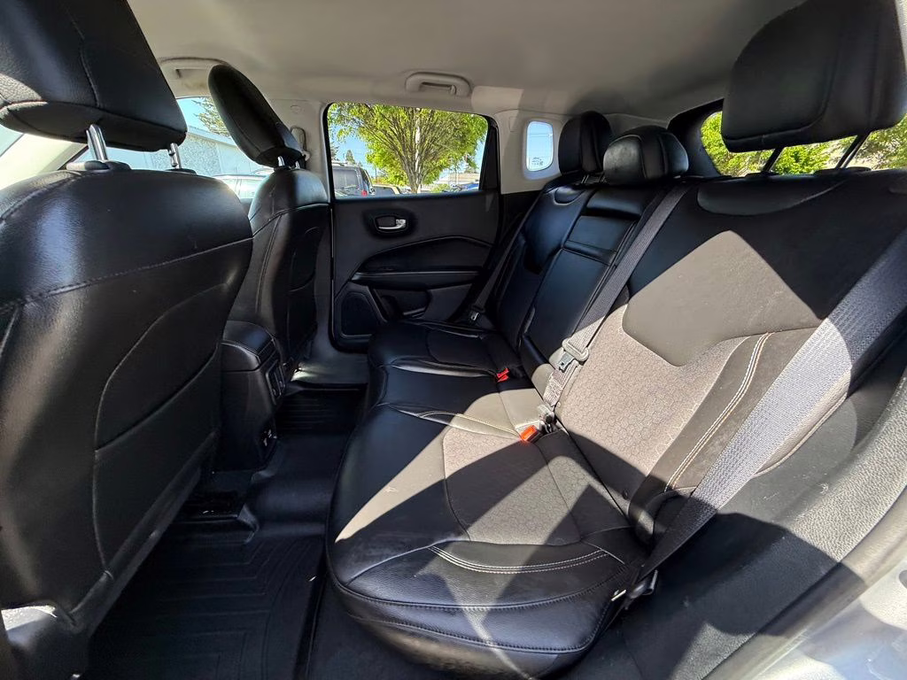 2018 Billet Silver Metallic Clearcoat Jeep Compass Latitude FWD SUV