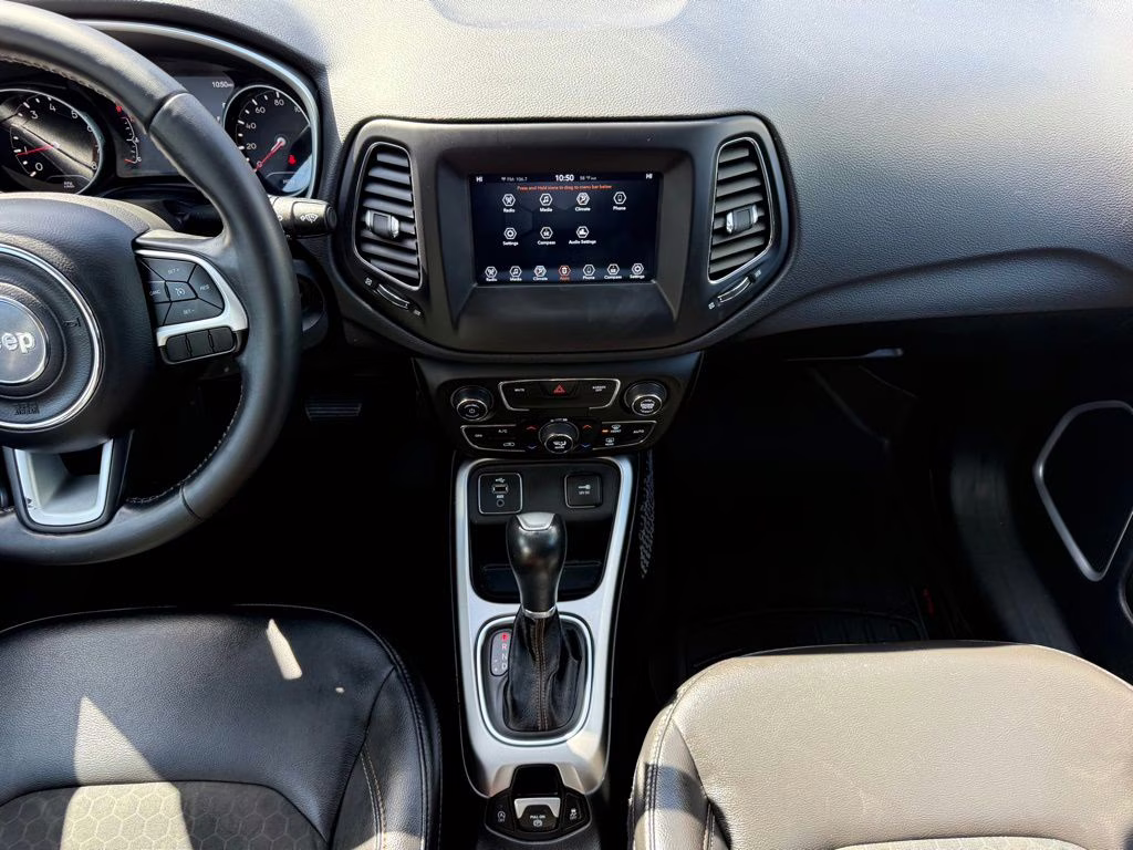 2018 Billet Silver Metallic Clearcoat Jeep Compass Latitude FWD SUV